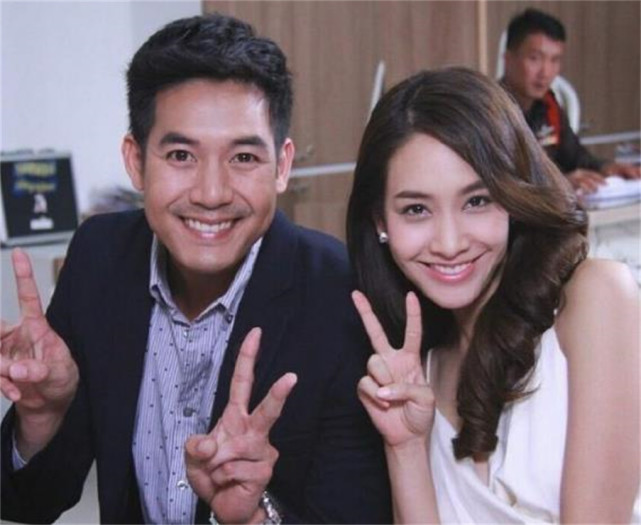 分手至今,min不但没有传出恋爱的好消息,还被cp粉撮合和昔日搭档weir