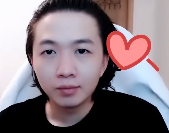 德华金蝉被打到带痛苦面具失误掉点遭队友嘲笑粉丝幸灾乐祸