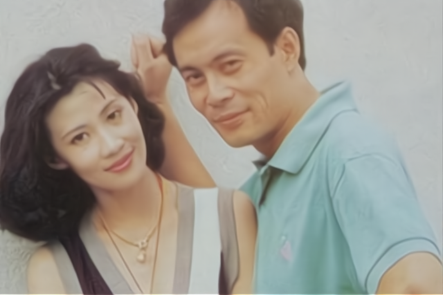 扮演亚妮妈妈的演员名叫陈炜,毕业于中戏,和巩俐,史可和伍宇娟是同学.