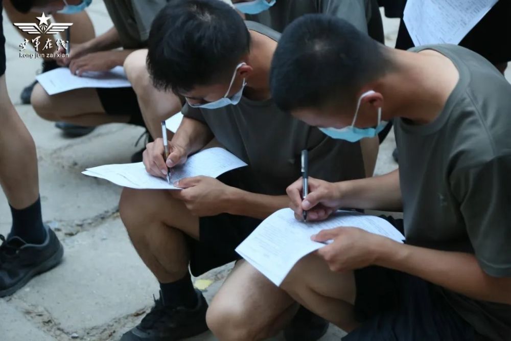 港銀控股：7月1日至8月15日完成的金屬銷售合同金額約2100萬美元繼續停牌能粘在黑板上的東西是