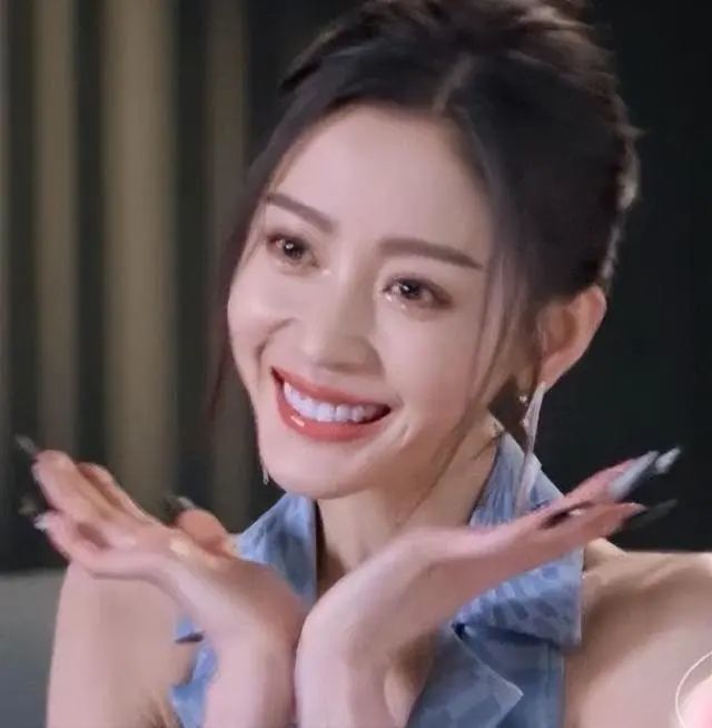 张天爱出席节目时有些瘦脱相了,直角肩像是p了图插图2