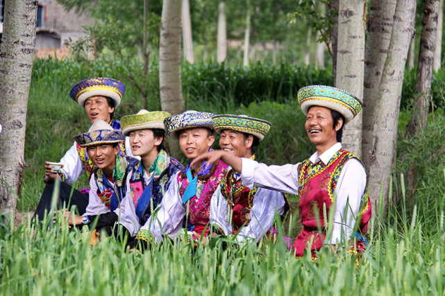 青海花儿有着广泛的群众基础土族音乐蕴藏在人们的文化生活中