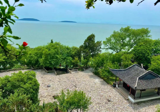 苏州太湖西山岛|景区旁新开的中式民宿2天1晚人均200 ,还送双人早餐