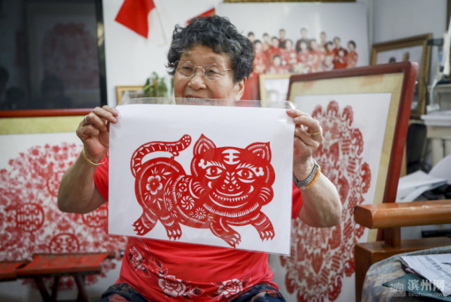 百年非遗看滨州84岁王德荣一把剪刀裁出国家级非遗的滨州模样