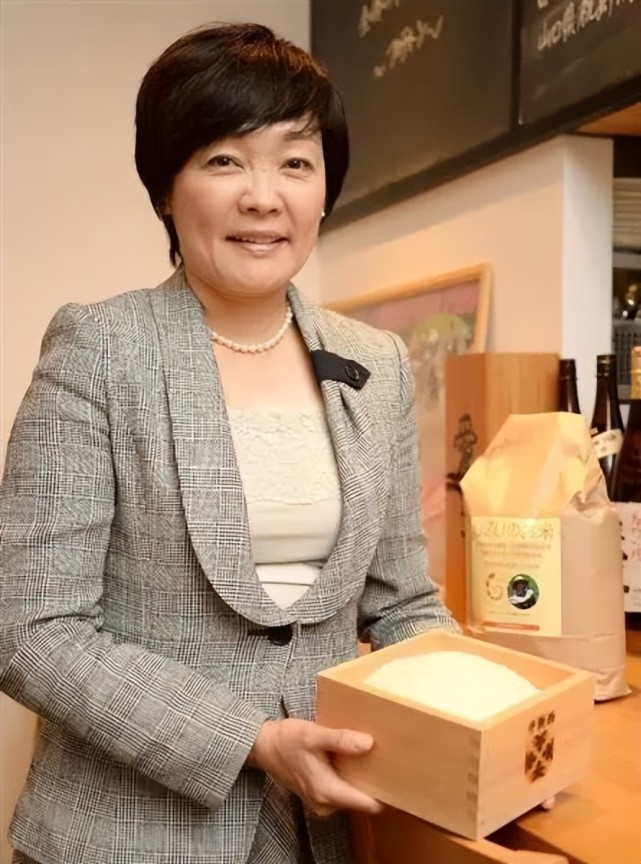 追星酗酒不生娃网友眼中安倍晋三夫人安倍昭惠到底有多不靠谱