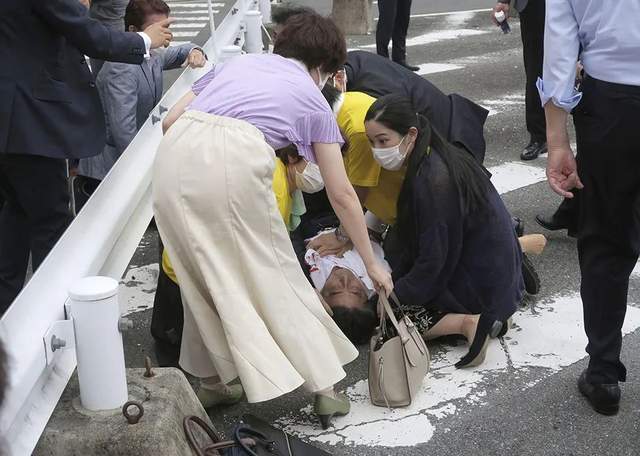 以谋杀案调查！一文梳理：日本奈良警方公布安倍遇袭事件细节