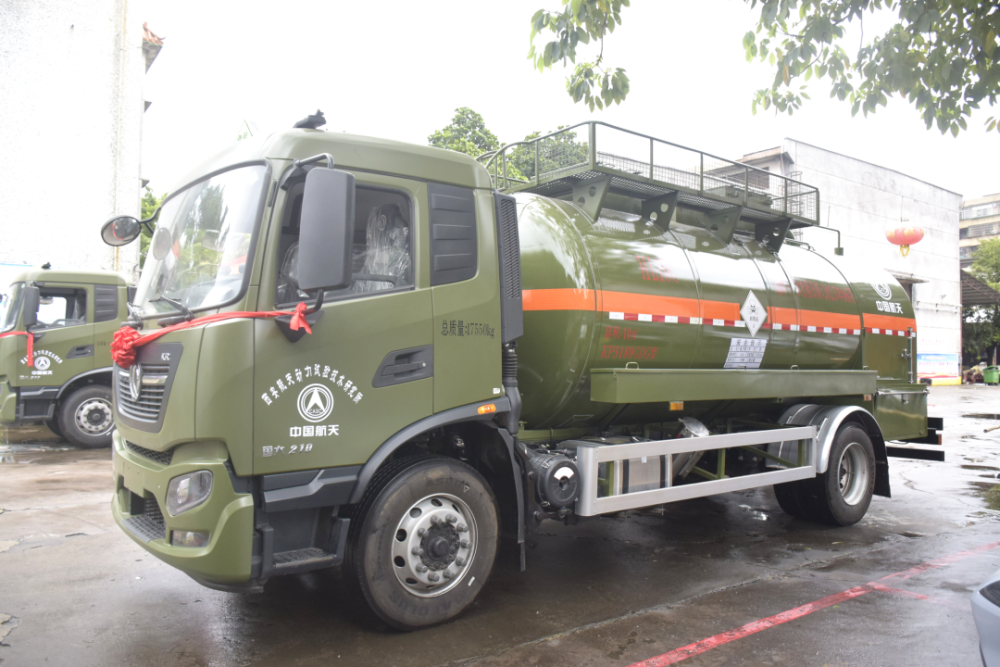 据了解,四氧化二氮运输车,偏二甲肼运输车是航空航天动力原料的陆路