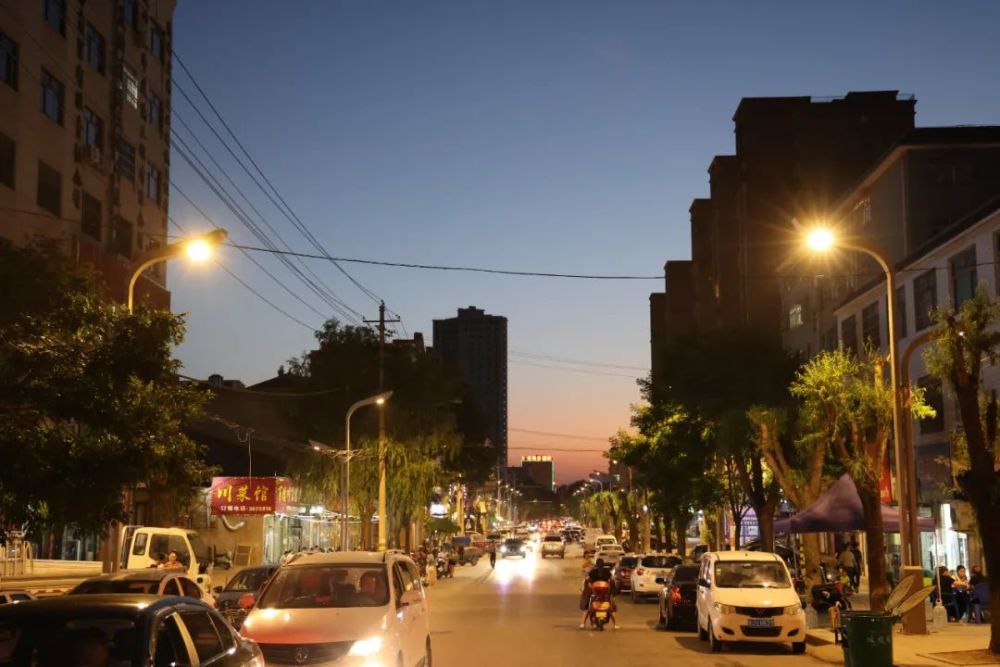 洛川安装路灯暖民心照亮居民幸福路