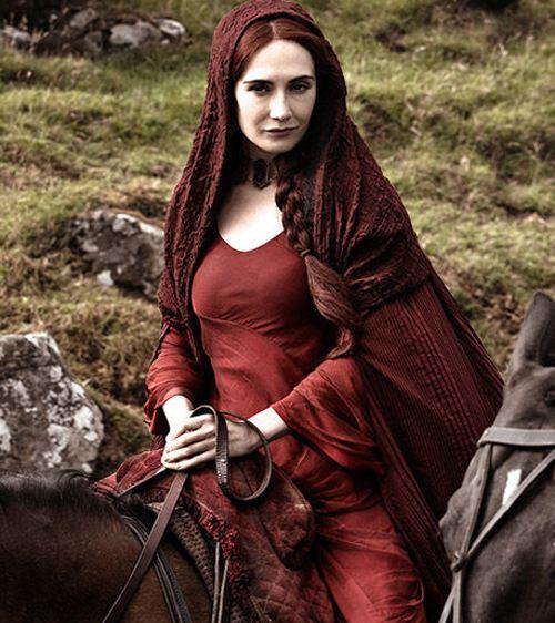 美剧权力的游戏中红袍女巫是什么人她为何要帮助斯坦尼斯