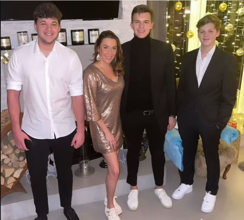 巴拉克与前妻西蒙娜-兰贝于2008年结婚,2012年宣布离婚,二人育有三个