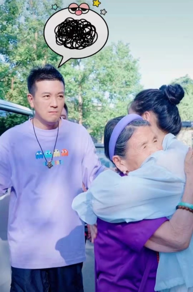 杨子一家三口罕同框87岁婆婆看黄圣依满眼宠溺送儿子临期食品