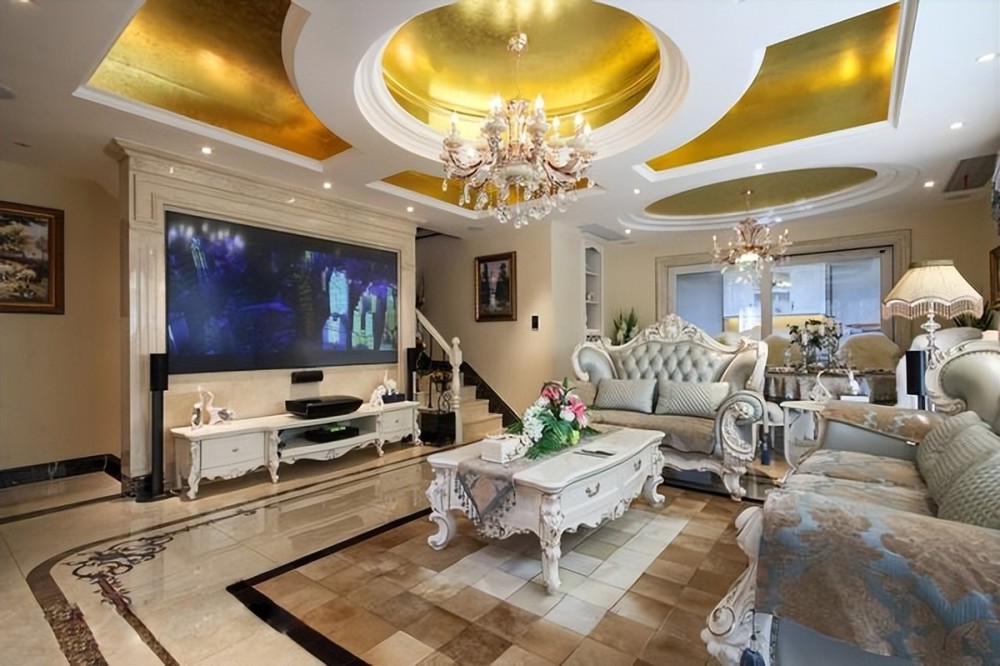 "低调富婆"杨紫:住4000万顶级豪宅,成众多男星的"提款机"_腾讯新闻