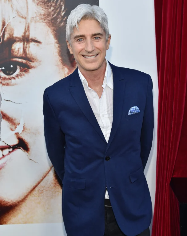 《小鬼当家3》影星兰尼·冯·杜伦去世,享年63岁,妹妹晒合照公布死讯