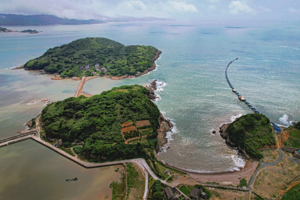 提到悬山岛,甚至很多本地人都不知道,只是依稀地记得在六横岛的东面有