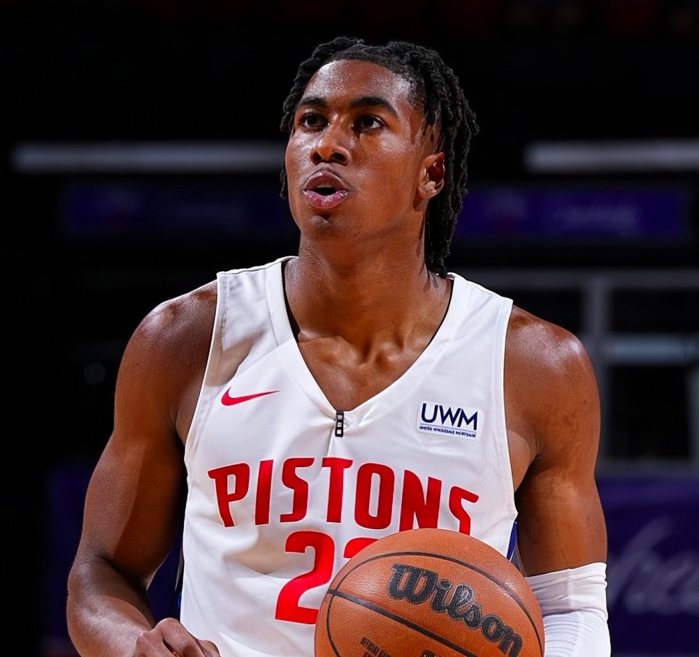 5分钟11分惨遭垫脚,艾维伤退!狂轰23 6 6 4,班切罗对飙基根!_腾讯新闻