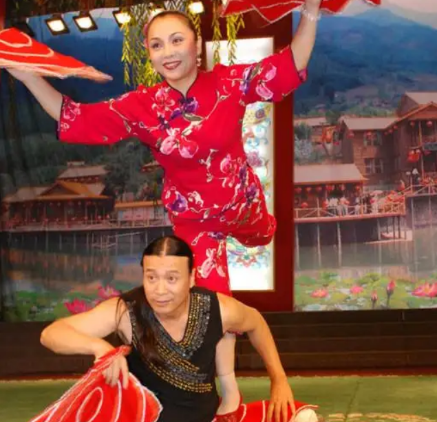 赵本山徒弟蔡小楼与妻子同框,是《乡村爱情》里隐藏的一对真夫妻