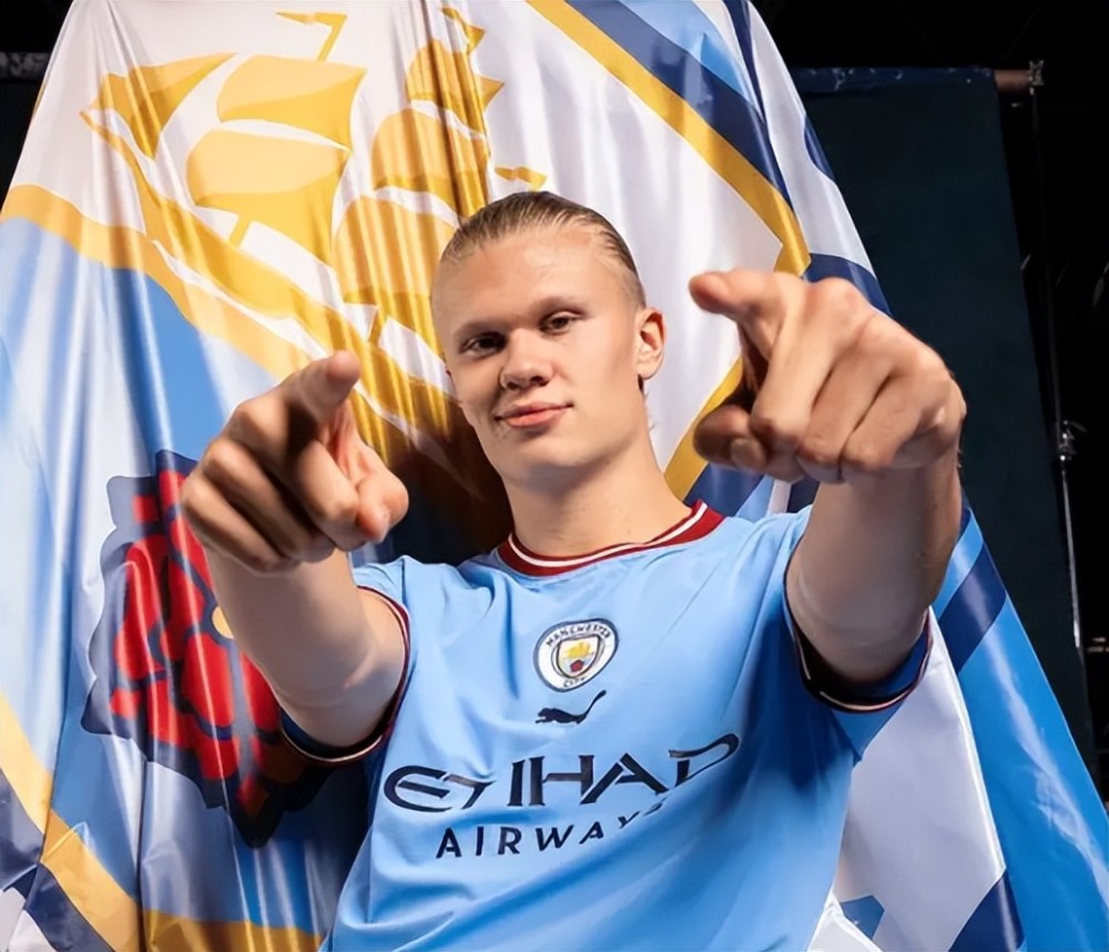 曼城新9号,哈兰德在曼城有了新的球衣归属,伊蒂哈德新锋霸走起_腾讯