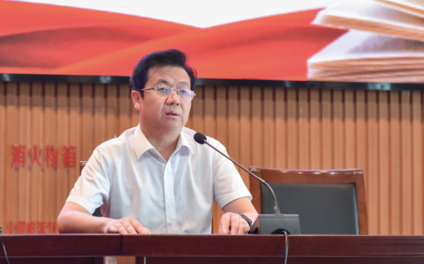 江苏省通州高级中学校党委书记,校长季仲平上专题思政课(央广网发