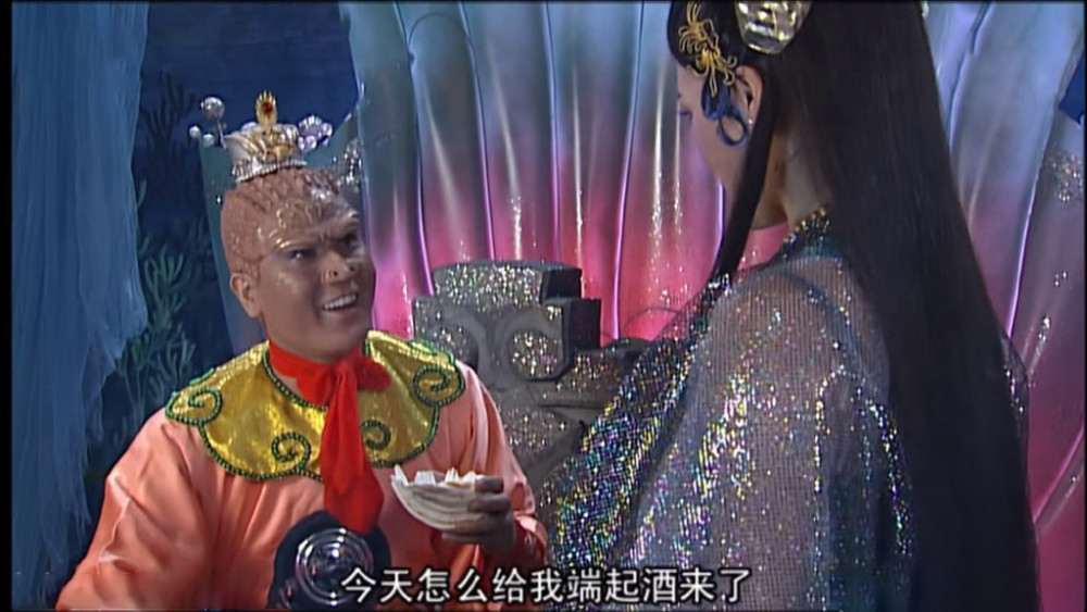 还搭档六小龄童出演《西游记后传》,他在剧中饰演"鼍龙",每一个角色都