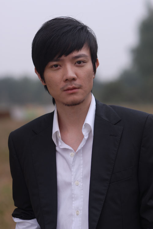 只不过,张子晨也是一个痴情种,因为受到与女演员陈莹(柳红扮演者)的