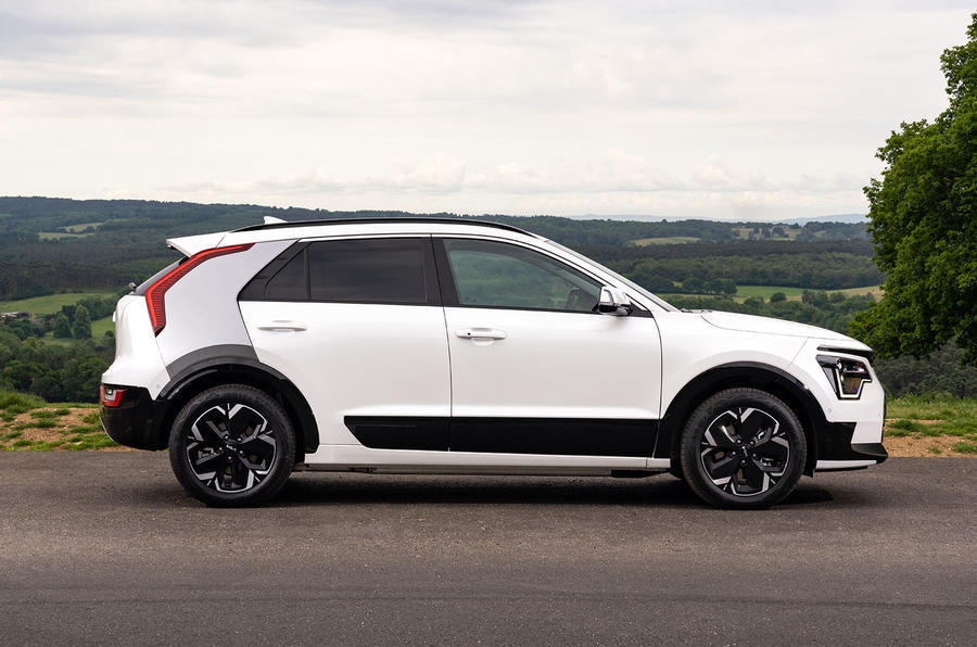 主打插电混动和纯电动车型全新一代起亚极睿大量实拍图发布