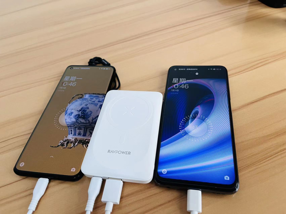 高颜值小巧便携,ravpower 20w磁吸充电宝,iphone13的续航使者_腾讯新