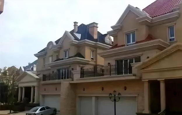 张艺谋缺钱?无锡别墅疑6100万卖给圈内好友,岳父一家居住在此