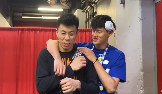 曾凡博客串记者采访张镇麟:赛后微信第1个找谁?