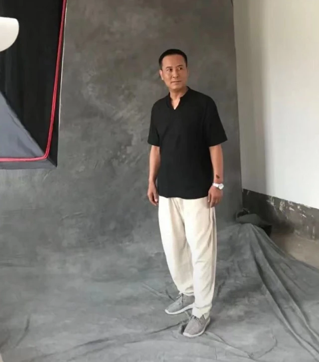 58岁安亚平喉癌去世妻子晒合影痛悼我的爱人我们还要在天堂相见