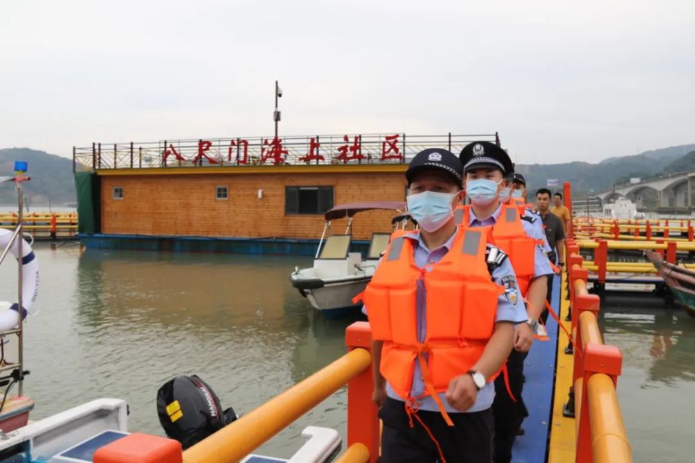 在重点码头加大巡防力量投入针对海上人员管理,福鼎各沿海乡镇(街道