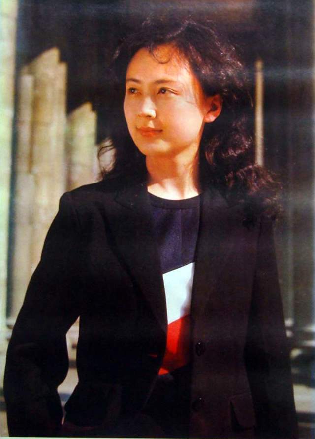 80年代后期,随着中国电影逐步被电视机所取代,步入低谷,赵静也迎来了