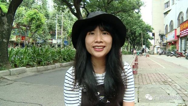 记者 谭丽娜:在南宁,天上可能不会掉馅饼,但有可能会掉芒果,刚才我在