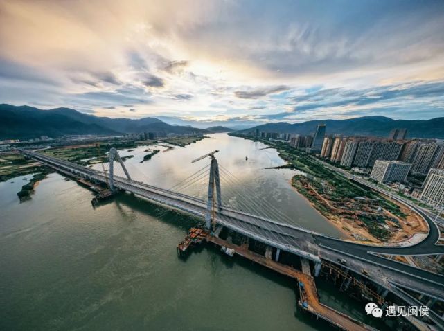 闽侯二桥建得如何了?飞上天看看!震撼!_腾讯新闻