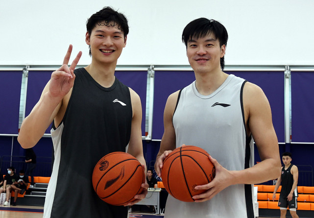 上海男篮在内线位置进行优化,在保留王哲林的情况下,同时球队放弃宗赞