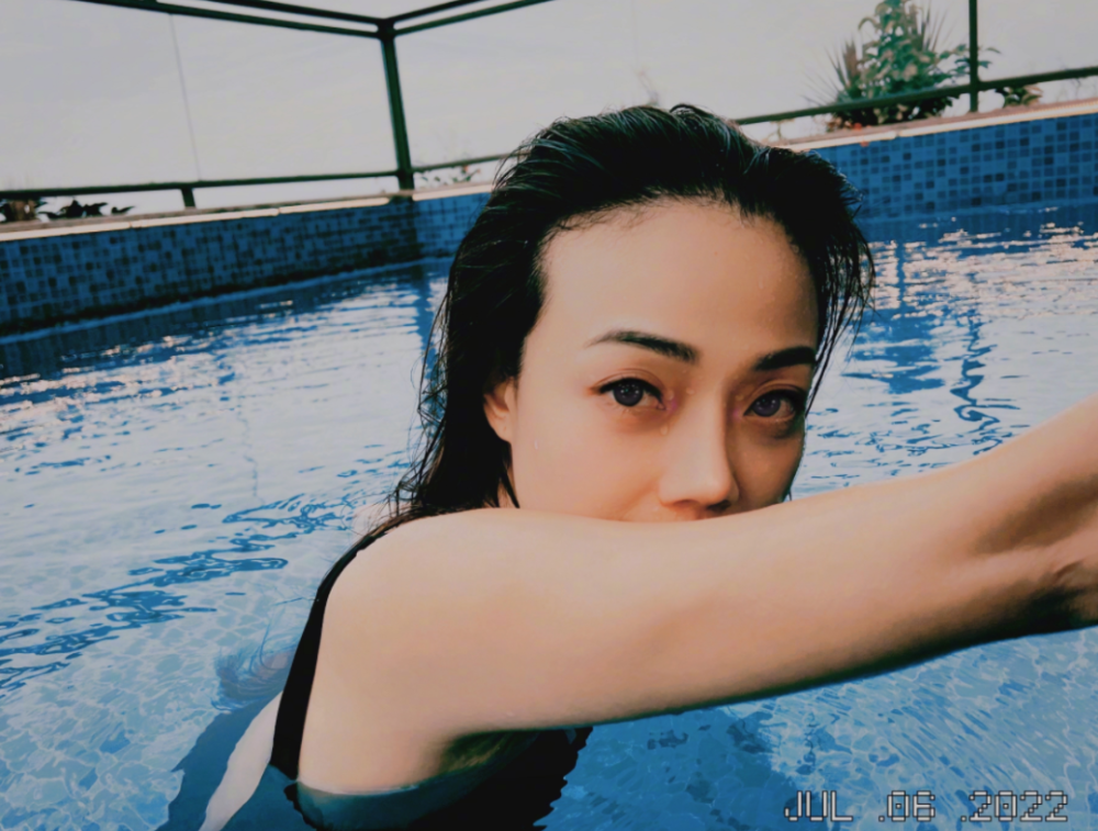 9位港星泳装比美温碧霞李嘉欣火辣比基尼容祖儿出水芙蓉