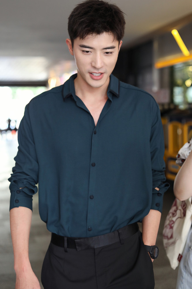 娜扎徐开骋新戏杀青,剧中三位男演员帅气,两位女演员美艳高挑-腾讯