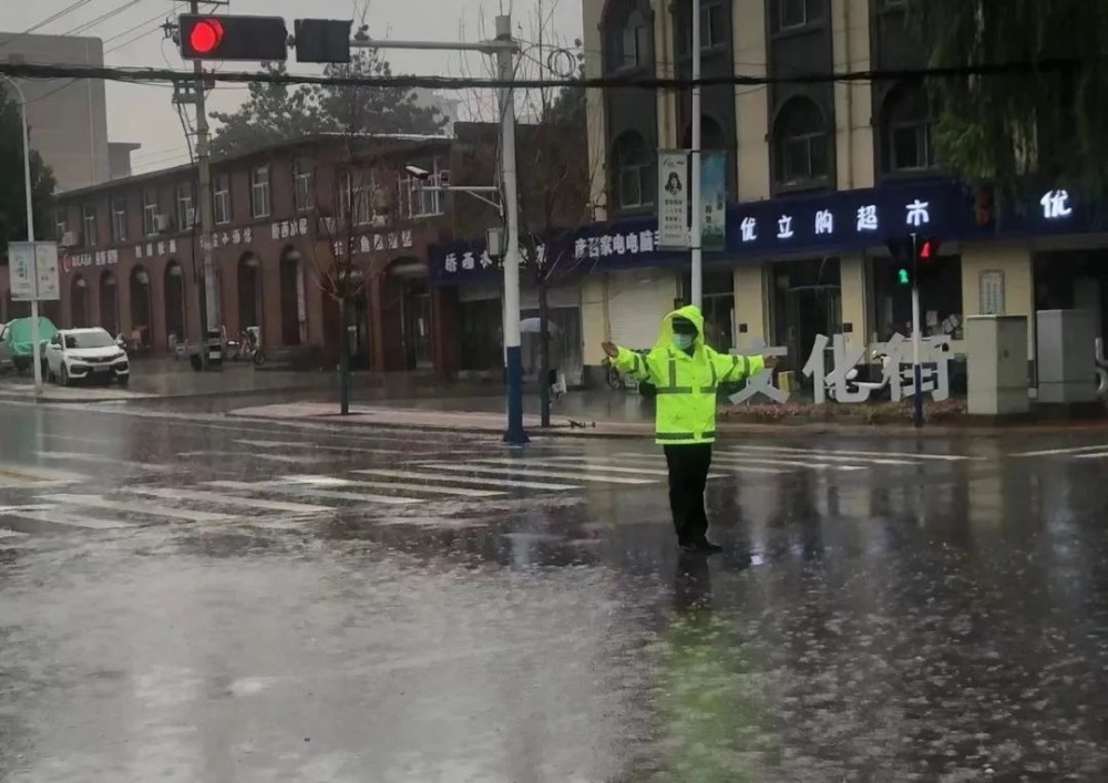 雨！雨！雨！平山交警提醒：雨天出行，安全第一！