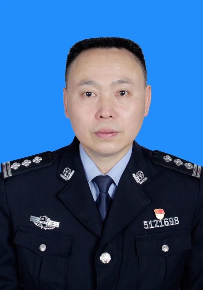 1971年3月生,中共党员,1997年参加工作,现任四川省攀西监狱教育改造科