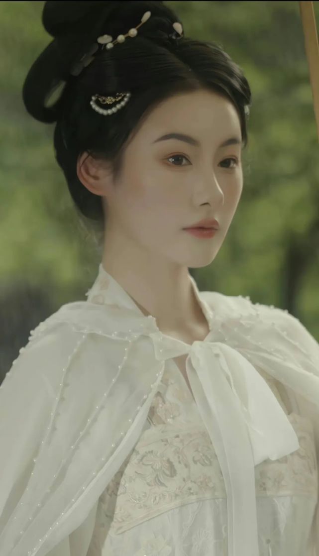 剪水秋瞳,翠眉檀口,这就是传说中的灵魂仿妆吗图上的小姐姐id叫芝月