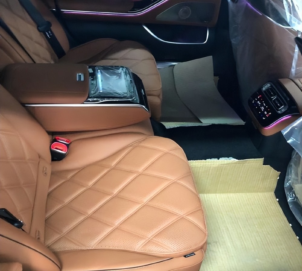 迈巴赫s900特别版亮相,加价超200万,内置总统套房!_腾讯新闻