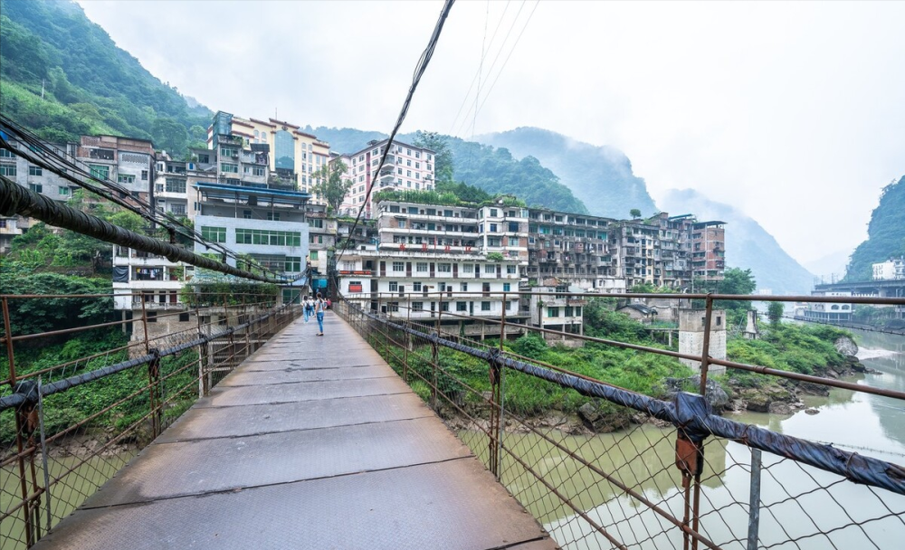 因盐津县处于峡谷,这里常年雨水较多,如果是在早春或者冬季,峡谷内