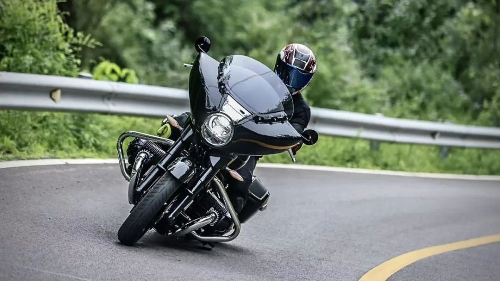 宝马最牛复古摩托新款亮相r18自在大乘