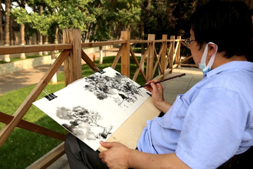 西城区文化馆组织画家前往长城及运河周边采风写生