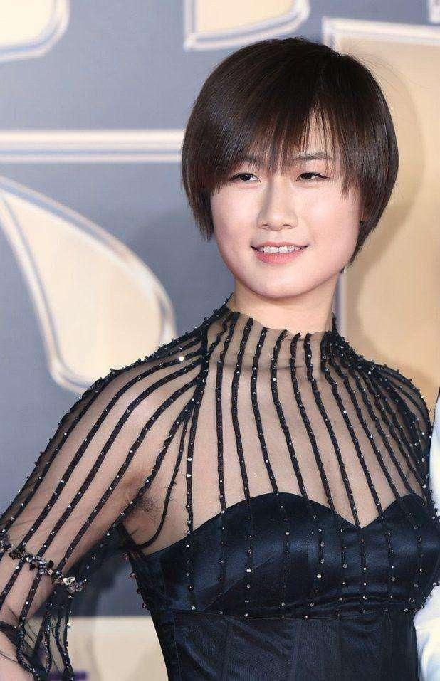 丁宁领衔国乒四朵金花合影,穿旗袍气质优雅,刘诗雯妆容好精致啊