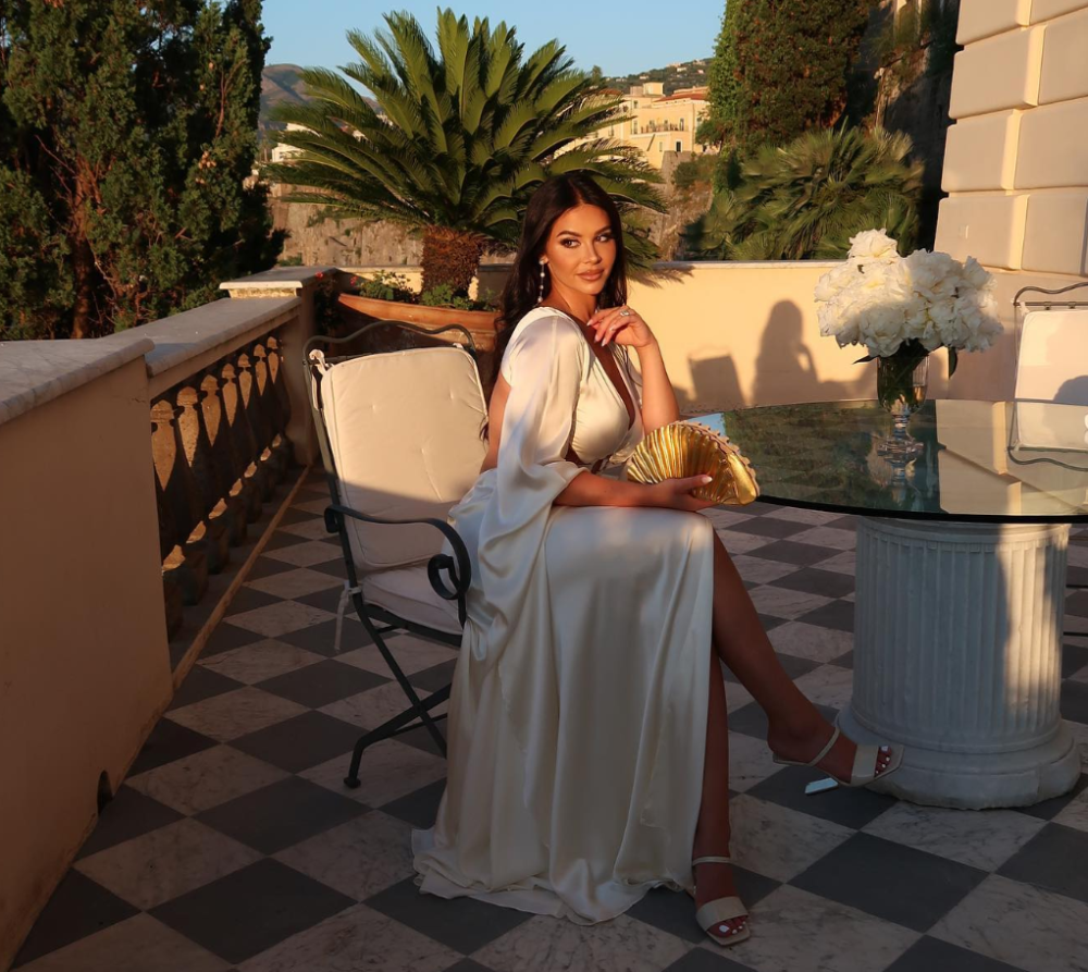 快船巨星太幸福保罗乔治带妻子意大利度假一身白裙大秀身材