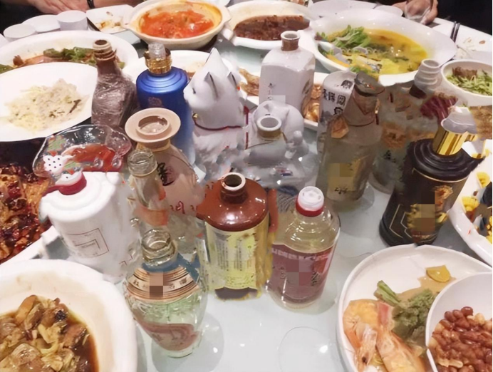 在酒桌上,最讨人嫌的"3个举动",行家:不要做,做过就后悔-舞儿网