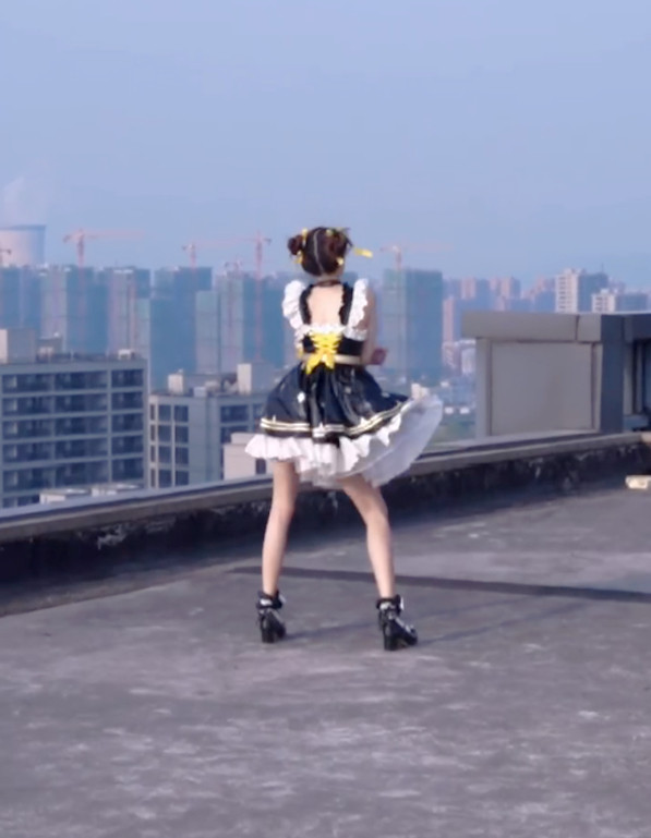 提到"浪漫波比"这套衣服,相信很多《和平精英》的老玩家们会印象深刻