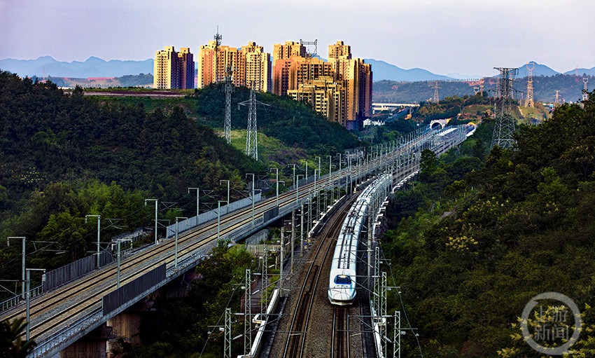 轨道交通4号线施工现场《充满阳光的乡村》 程贾利 摄于南两高速涪陵