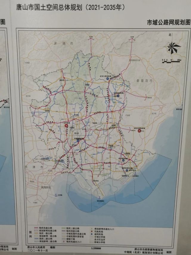 北环为京哈高速(貌似有点远),西环同样是迁曹高速,南环为正在修建的唐