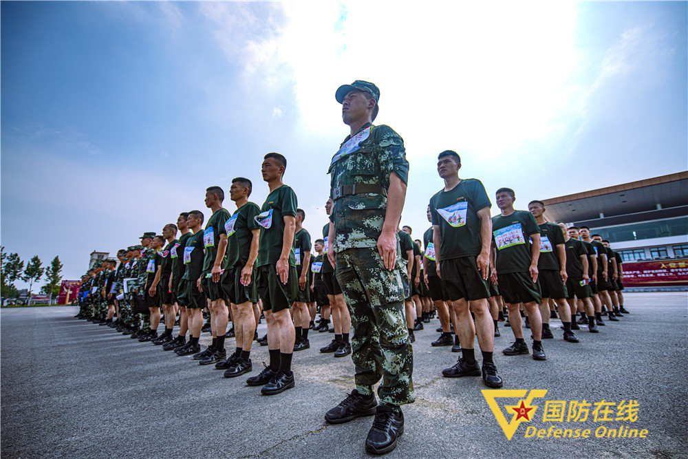 炎炎夏日！武警官兵群众性比武速来围观北京国际机场t2航站楼